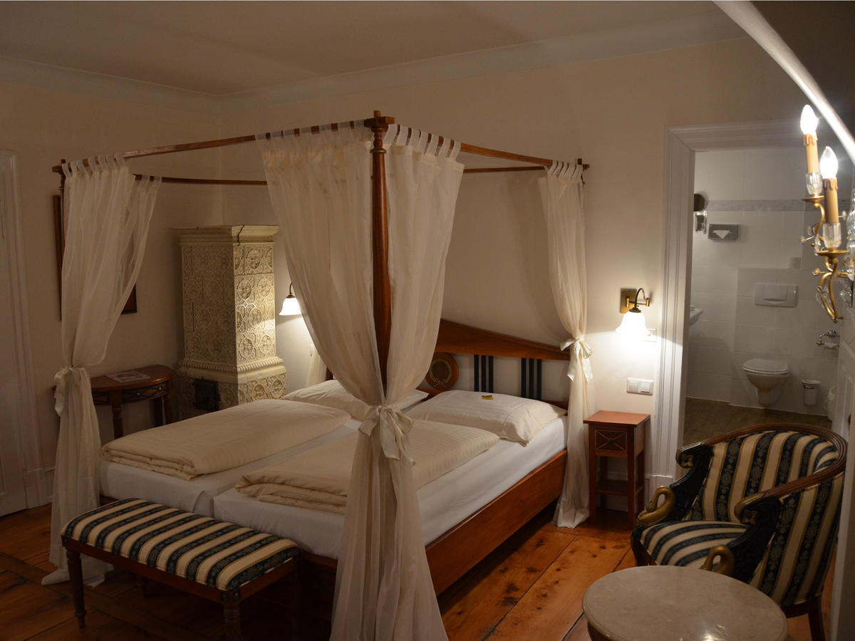 Schlosshotel 넥카르비쇼프샤임 객실 사진
