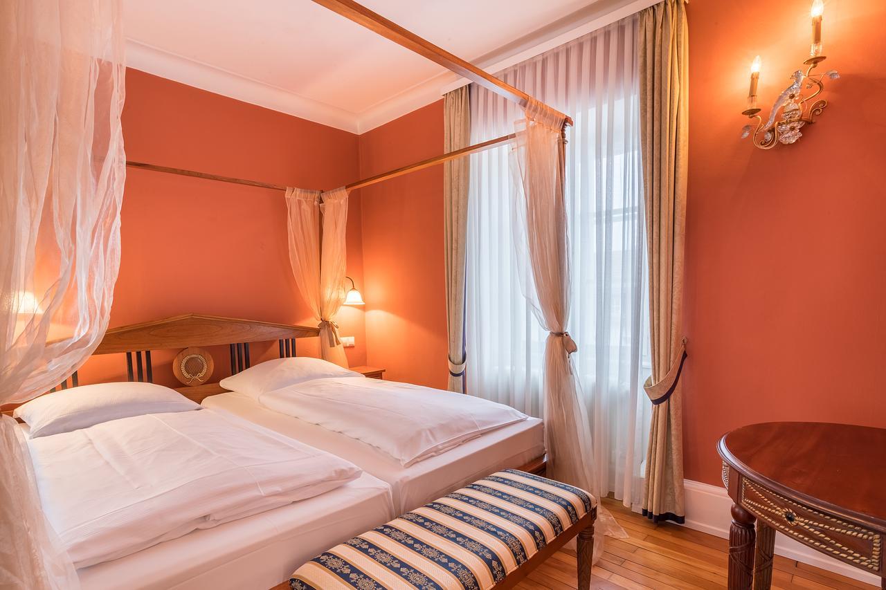 Schlosshotel 넥카르비쇼프샤임 외부 사진