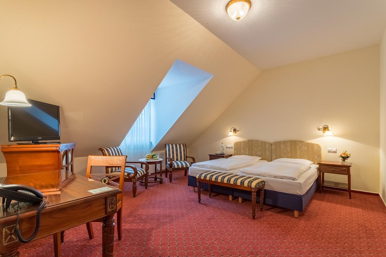 Schlosshotel 넥카르비쇼프샤임 외부 사진