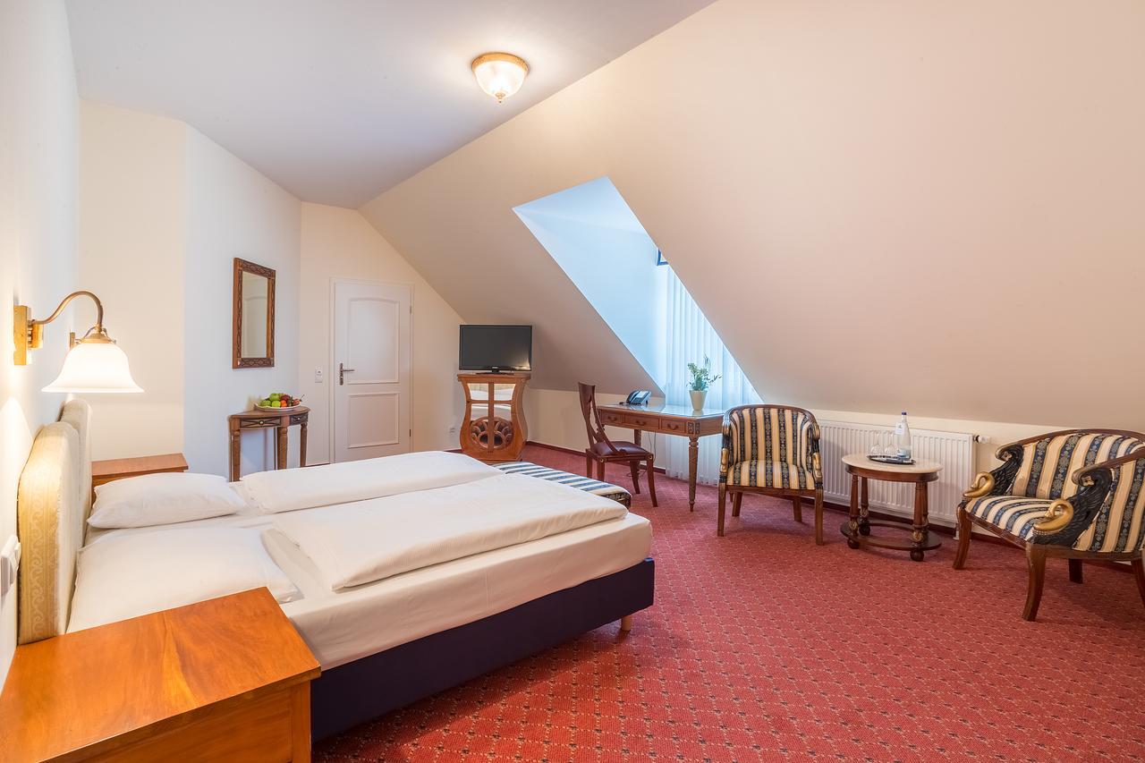 Schlosshotel 넥카르비쇼프샤임 외부 사진